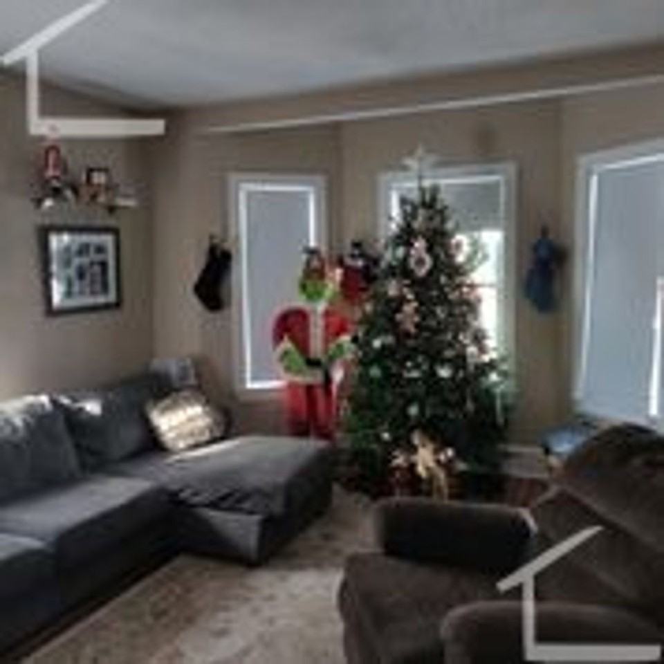 12 Middle St - Photo 2 of 23