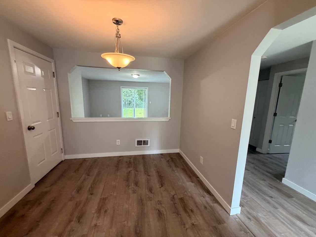829 Portage St - Photo 4 of 10