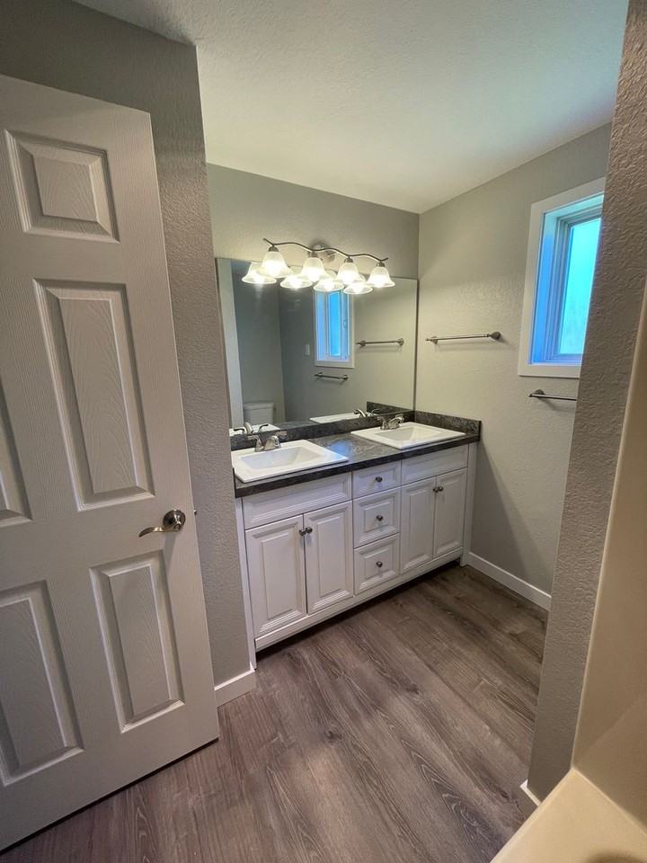829 Portage St - Photo 5 of 10