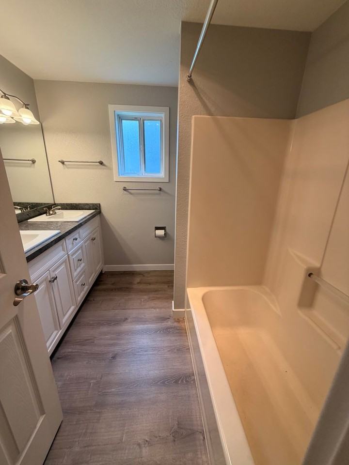 829 Portage St - Photo 6 of 10