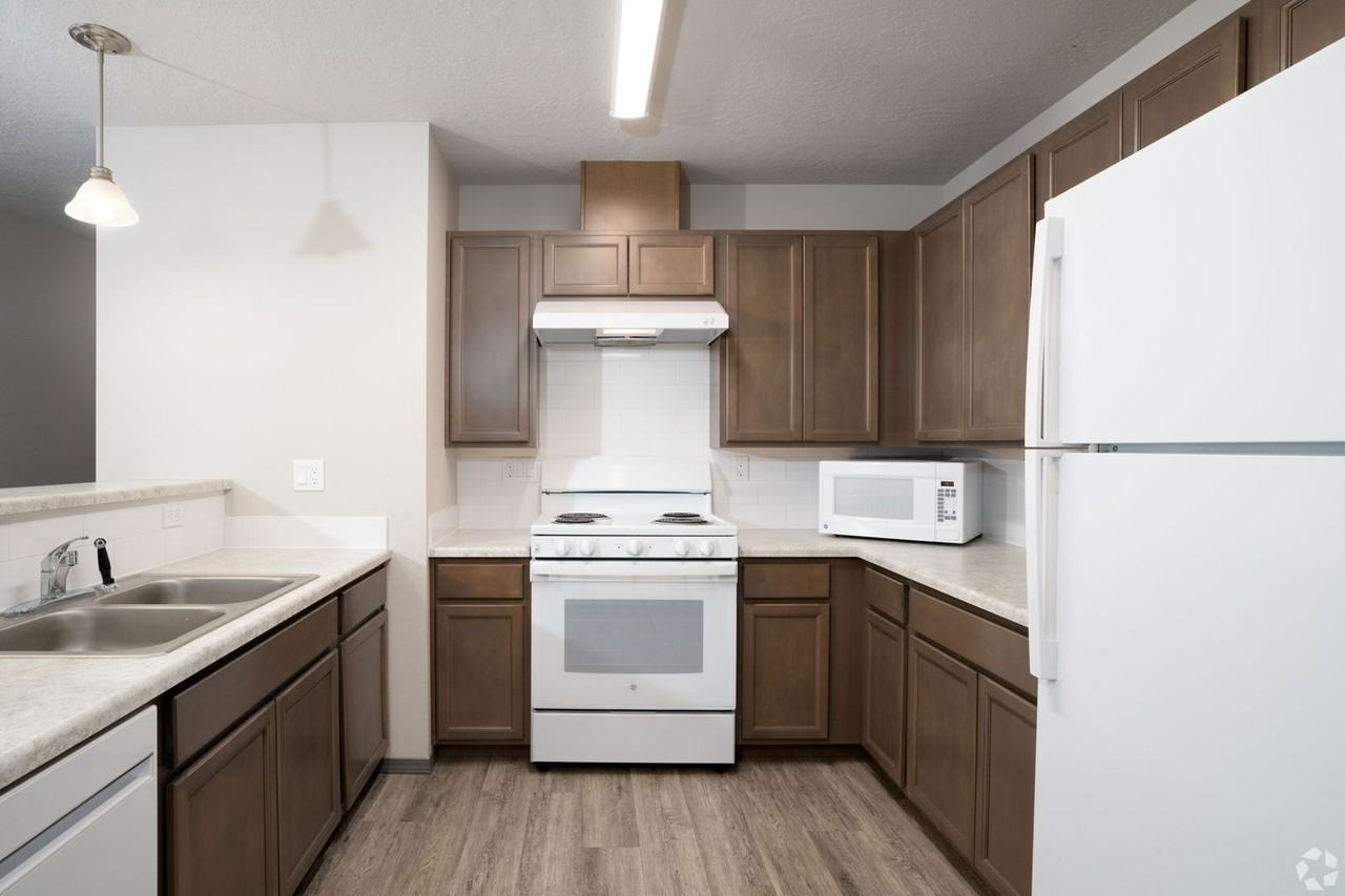Silverado Apartments - Photo 2 of 12