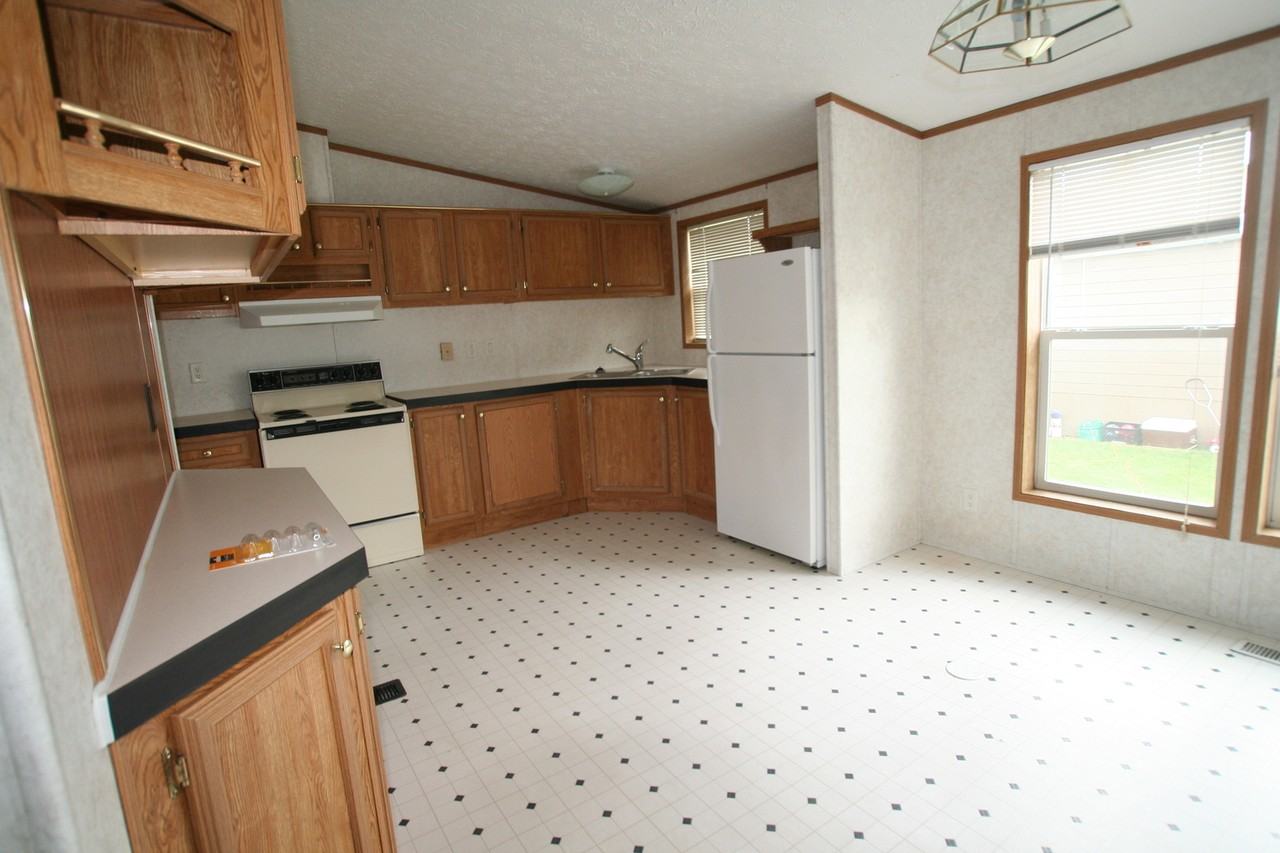 2709 Crab Tree St - Photo 4 of 17