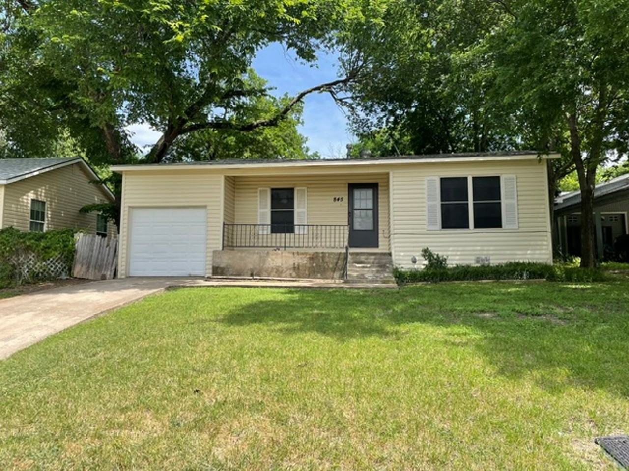 845 Rumfield Rd - Photo 2 of 20