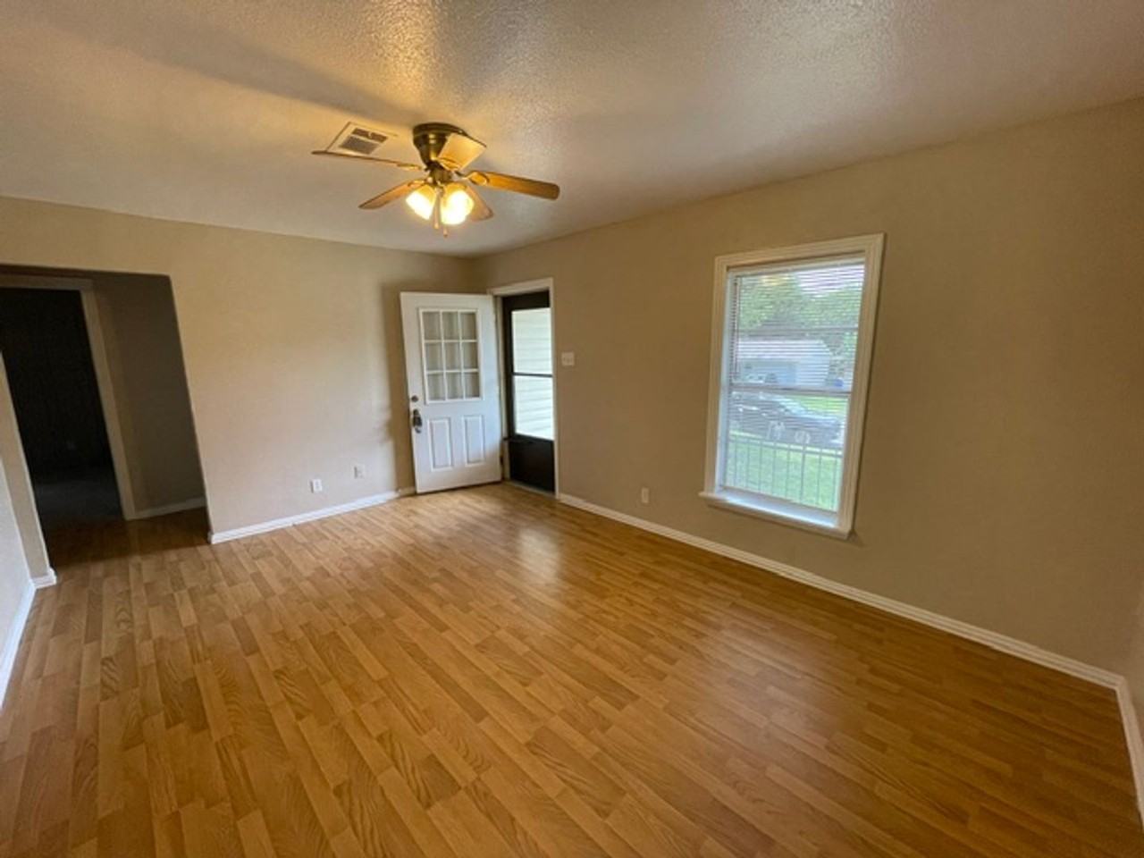 845 Rumfield Rd - Photo 4 of 20