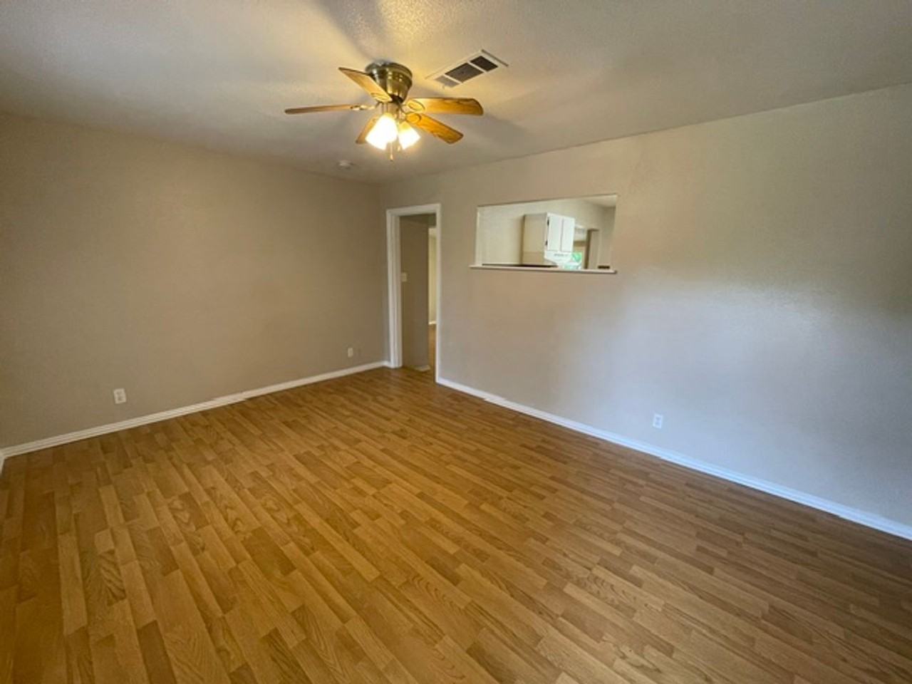 845 Rumfield Rd - Photo 5 of 20