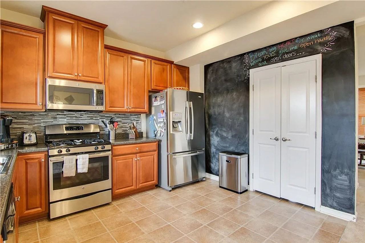 506 Broadmore Ln - Photo 2 of 25