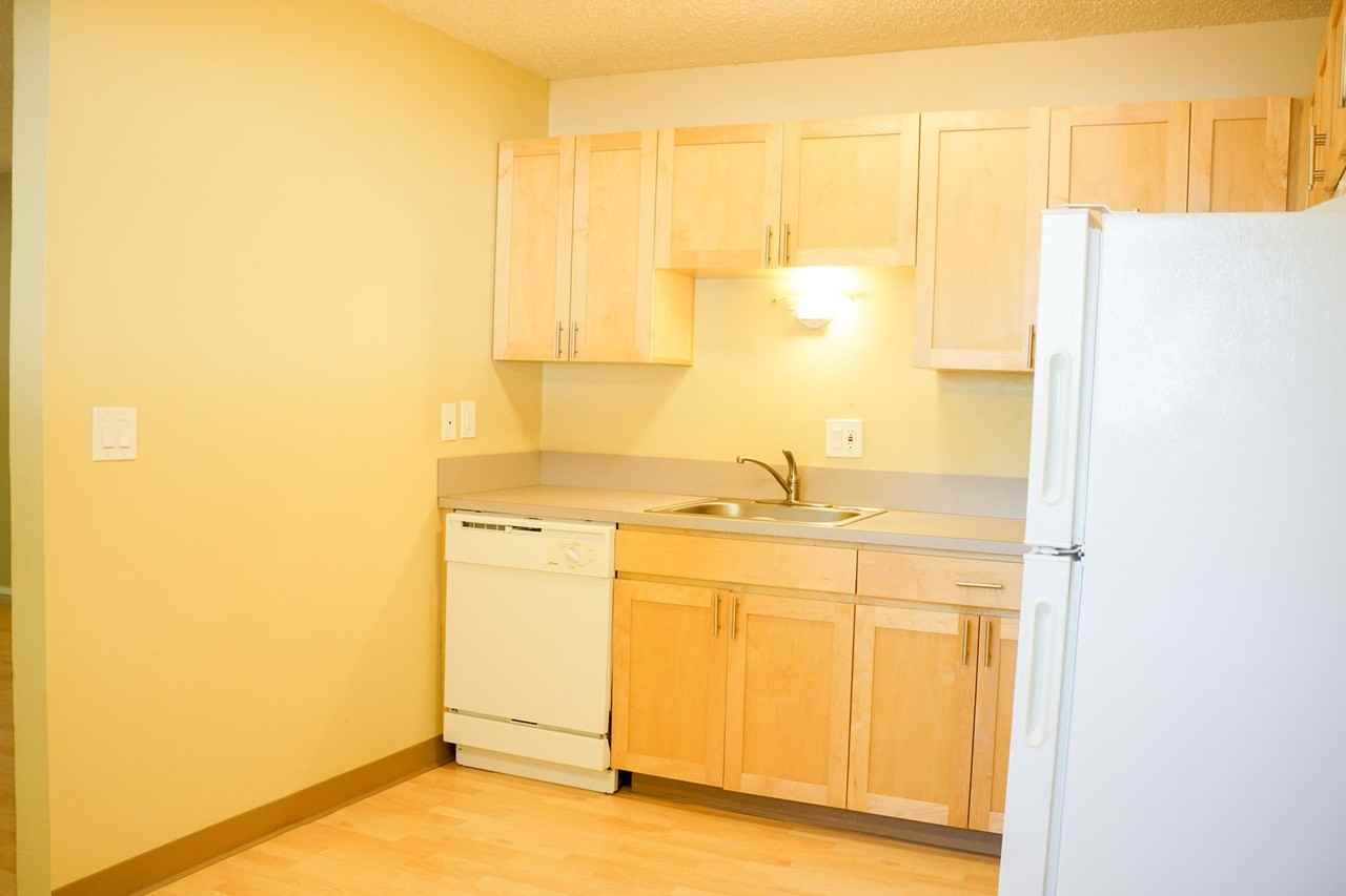 1537 Se Stark St - Photo 3 of 9