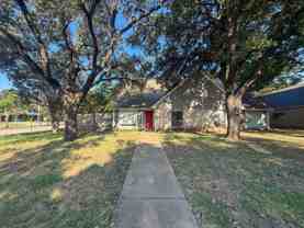 612-614 Towne House Ln - Photo 1 of 1