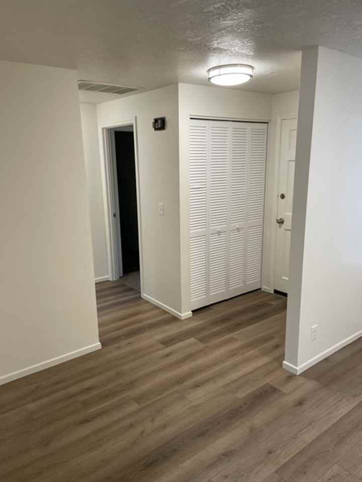 1045 Raffon Ct Se - Photo 4 of 12
