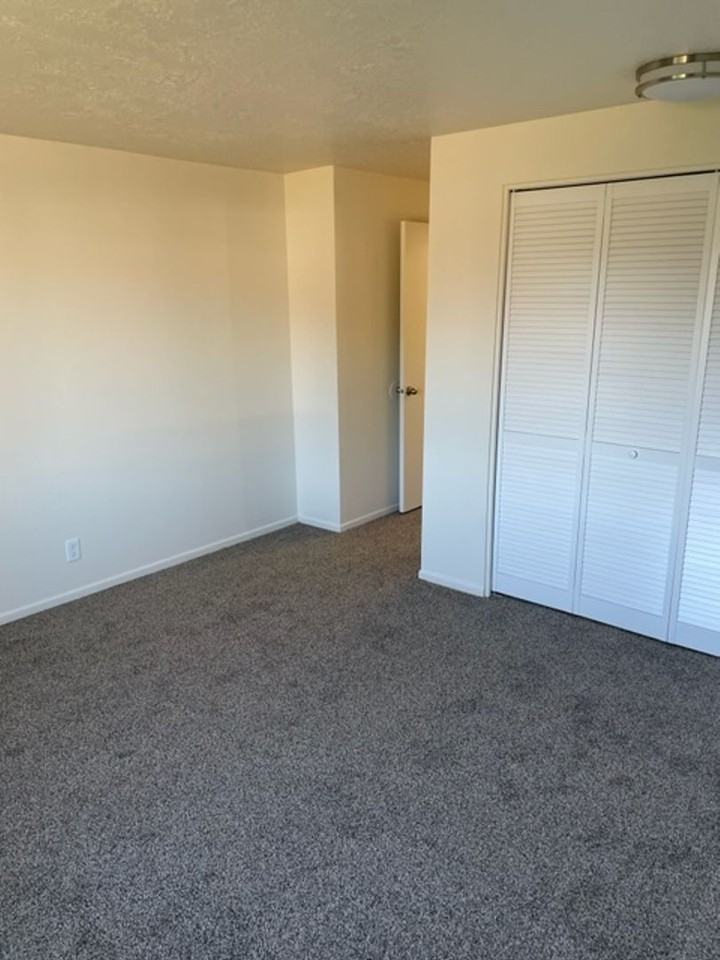 1045 Raffon Ct Se - Photo 6 of 12