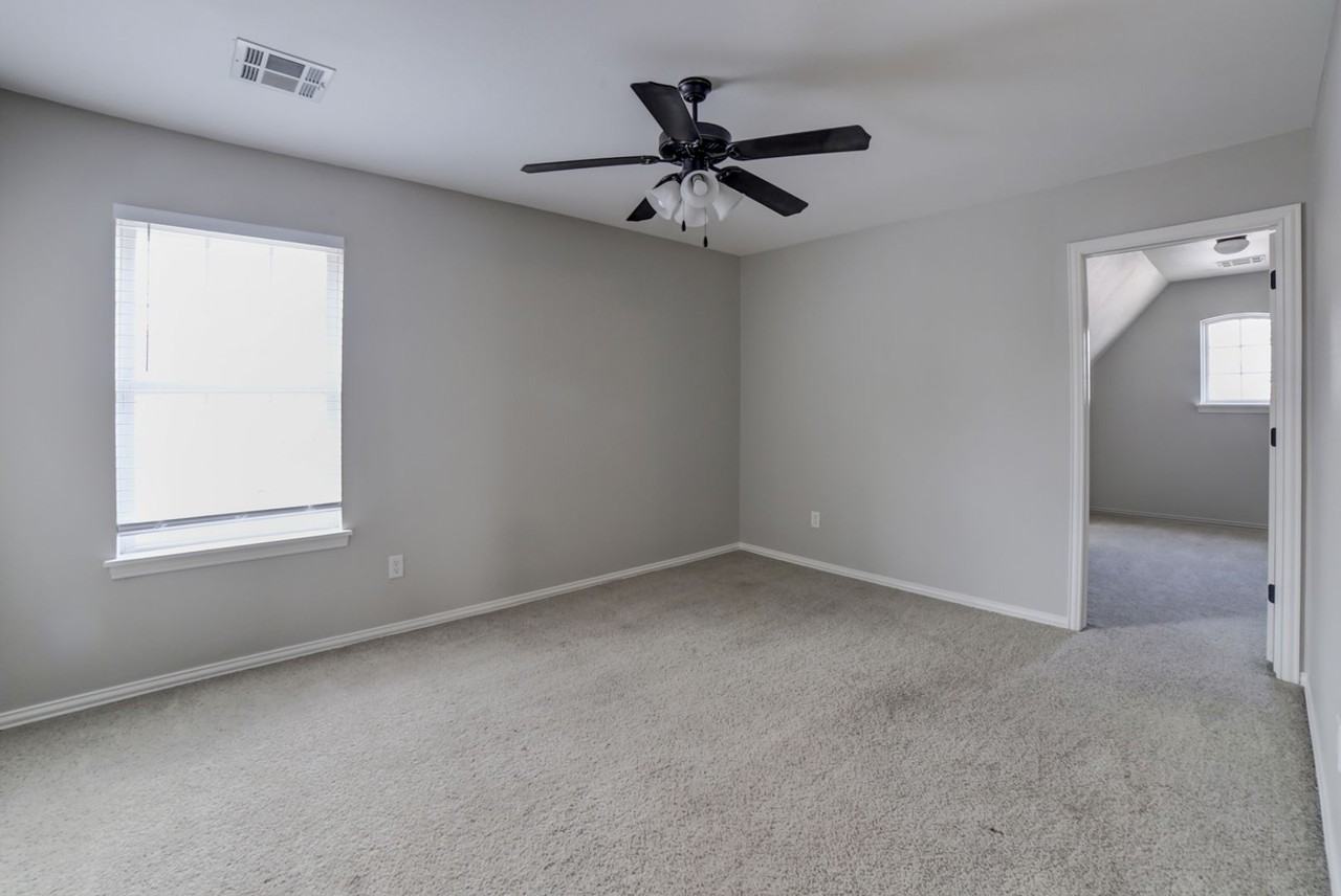 819 E Seattle Pl - Photo 4 of 46