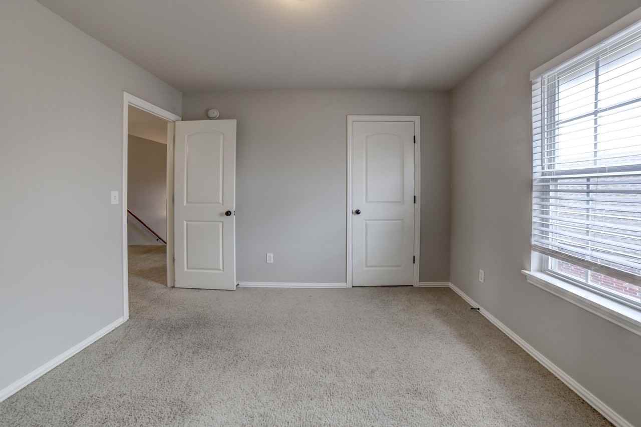 819 E Seattle Pl - Photo 5 of 46