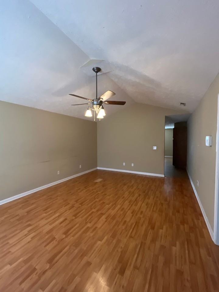 2912 Cliffside Dr - Photo 2 of 8