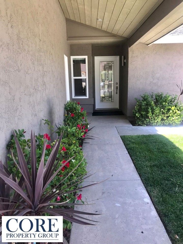 1739 Jasmine St - Photo 3 of 20