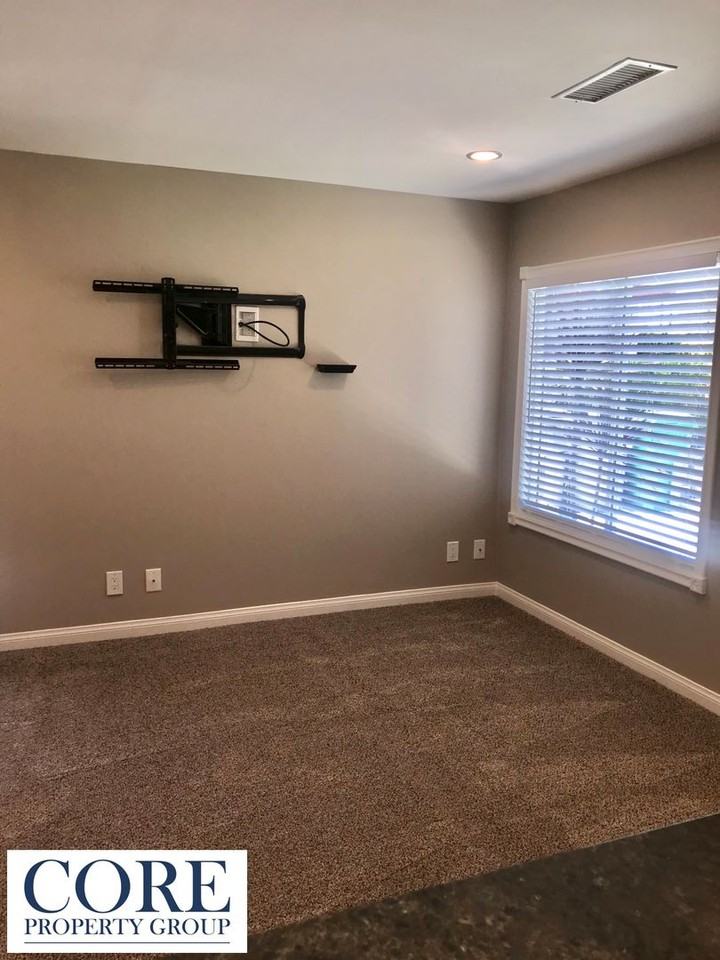 1739 Jasmine St - Photo 5 of 20