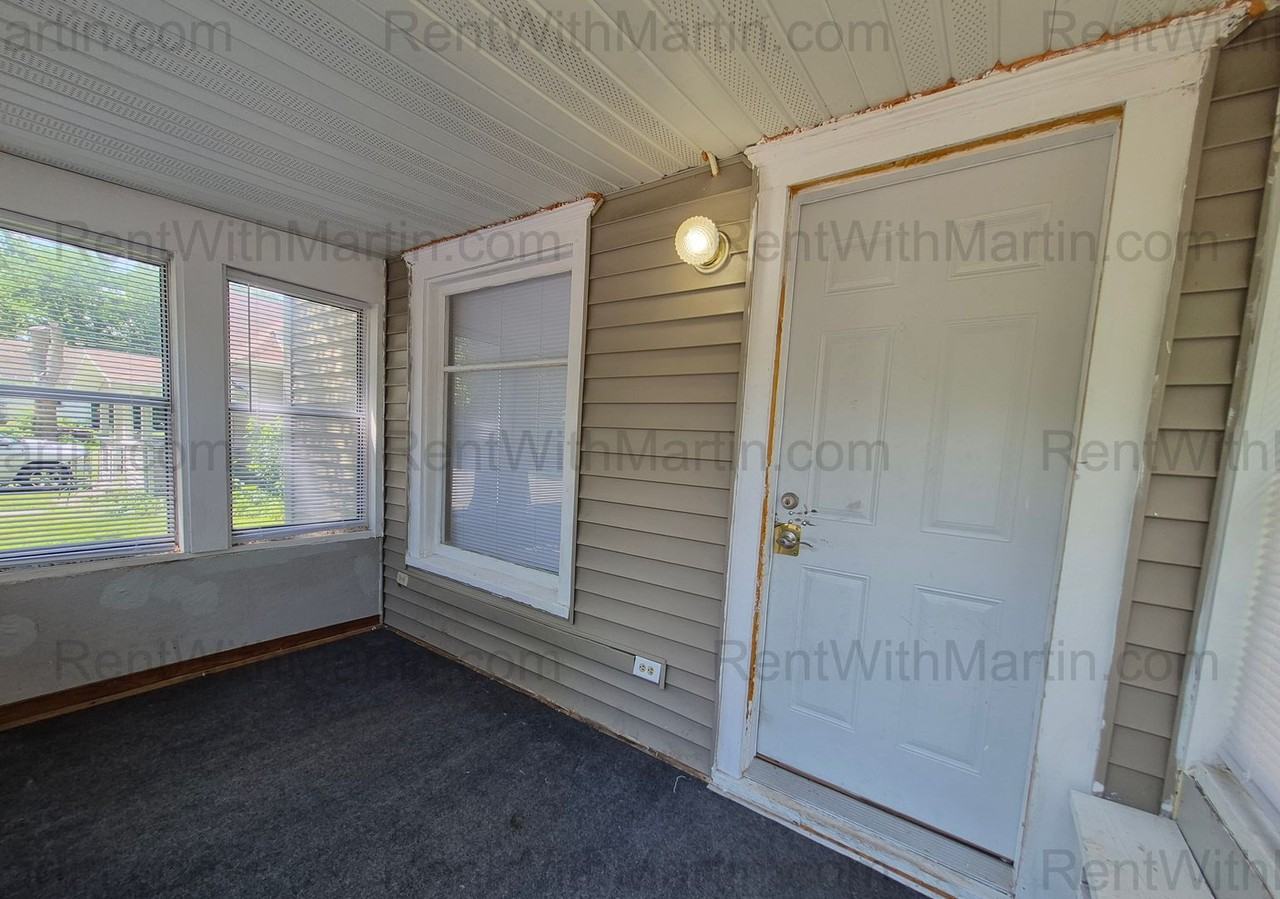 343 Albany St - Photo 3 of 20