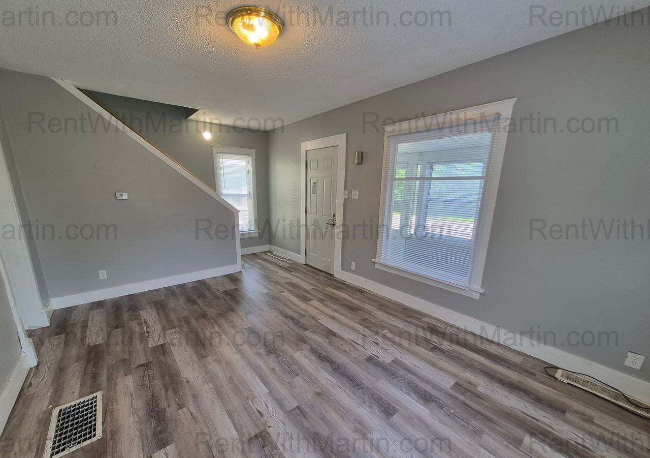 343 Albany St - Photo 5 of 20