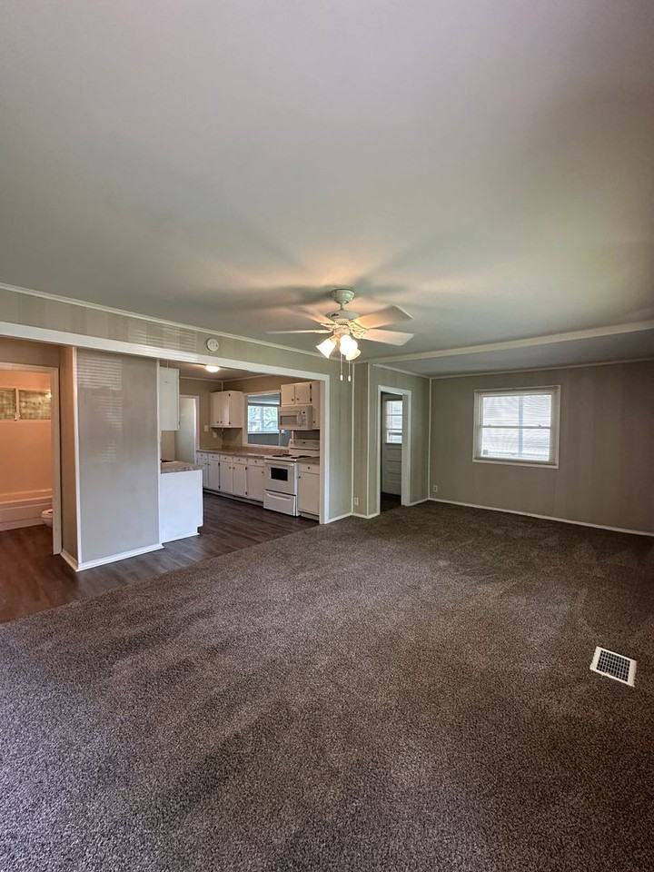 3114 W Devon Rd - Photo 2 of 16
