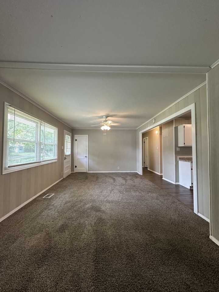 3114 W Devon Rd - Photo 3 of 16