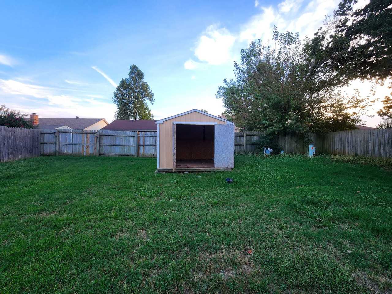 1116 Hawthorne Dr - Photo 2 of 14