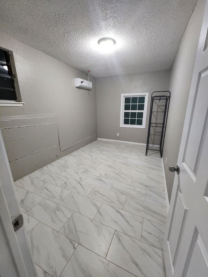 1116 Hawthorne Dr - Photo 3 of 14