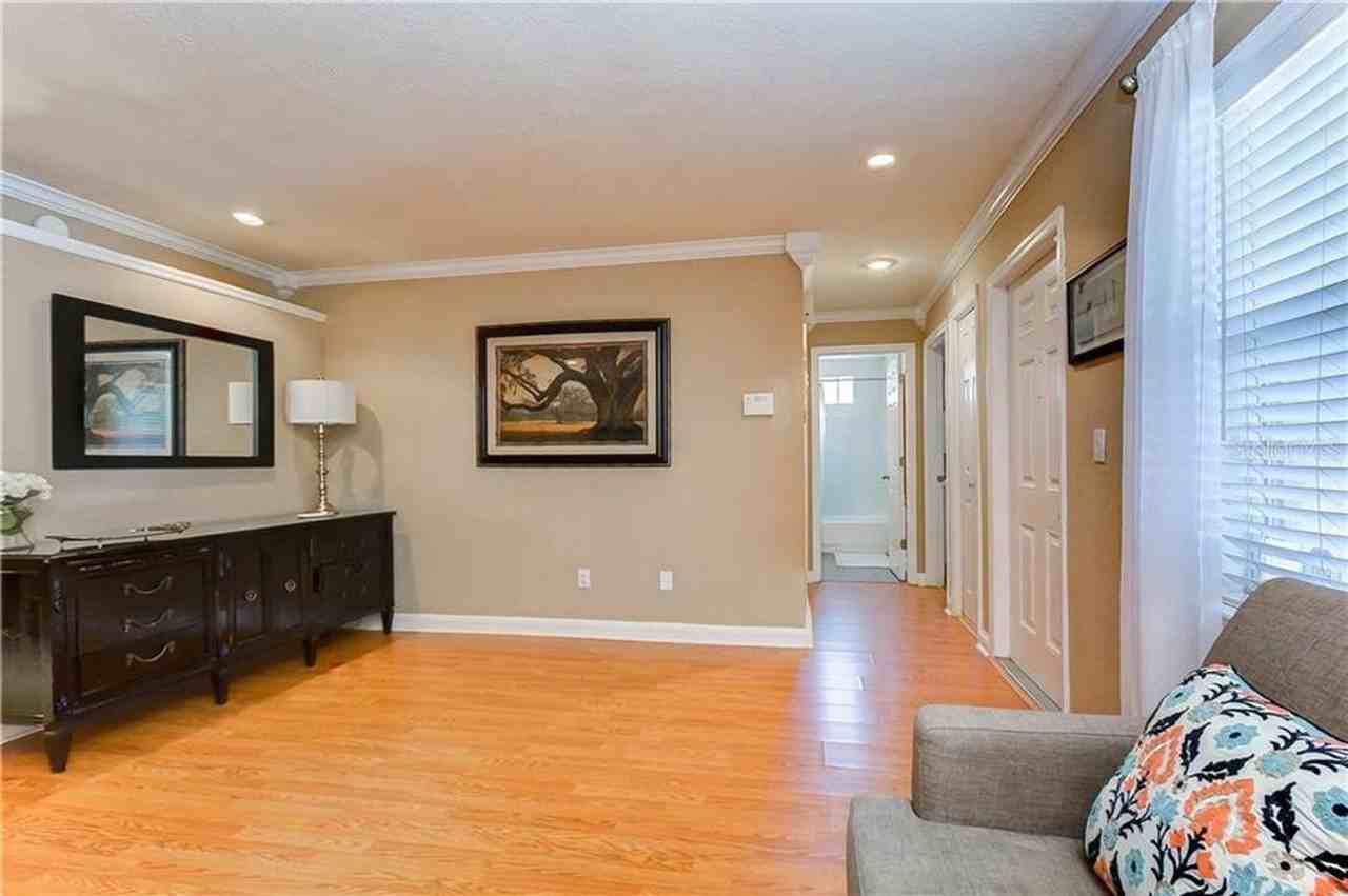 5121 Ellendale Ave - Photo 5 of 34