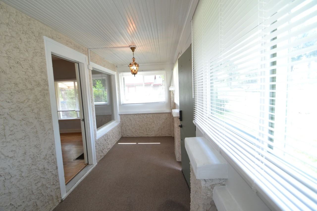 821 N Walnut St - Photo 3 of 24
