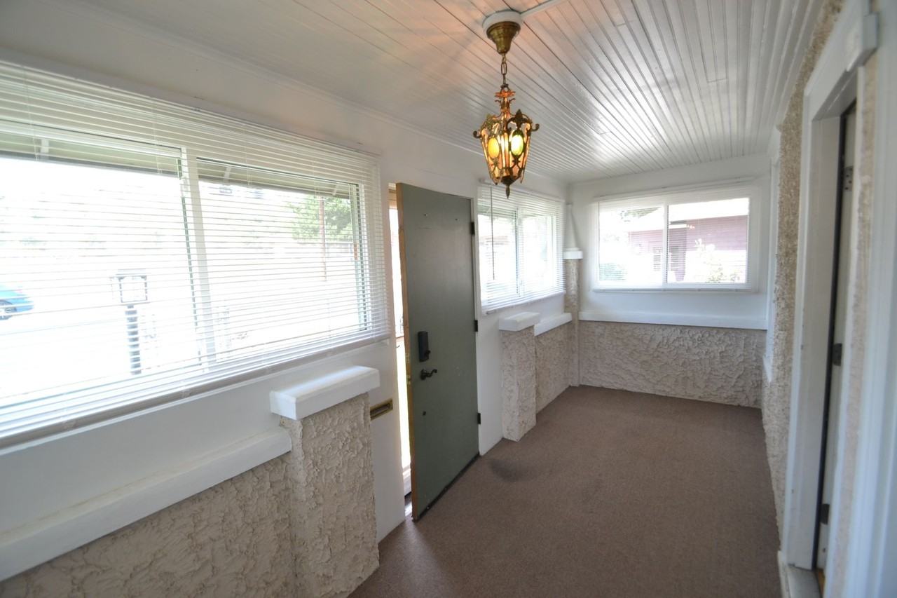 821 N Walnut St - Photo 4 of 24