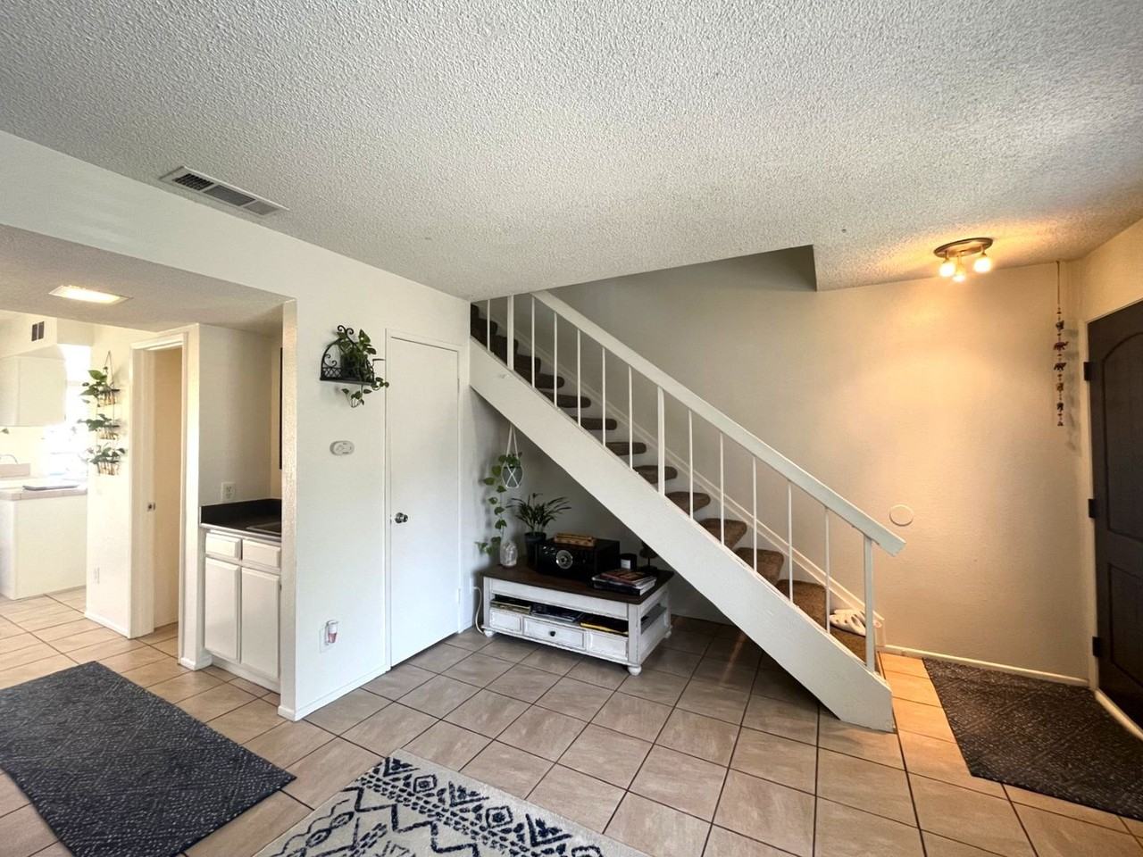 1013 W Linden St #32 - Photo 7 of 22