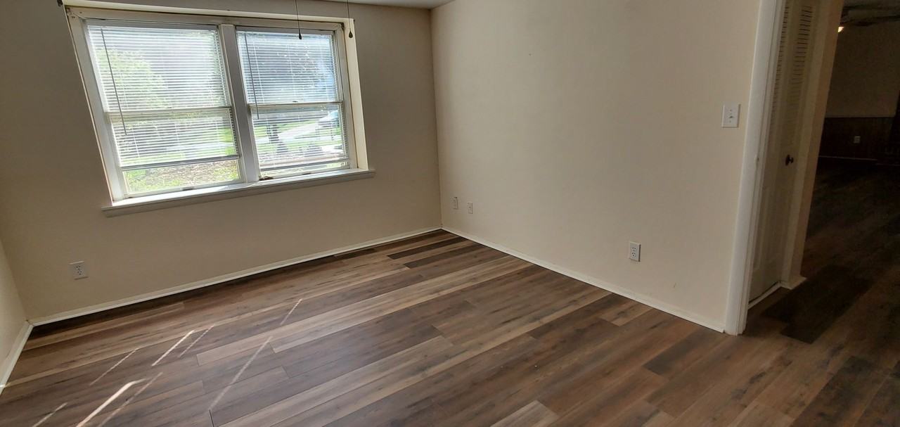 7402 Brigmore Dr - Photo 3 of 36