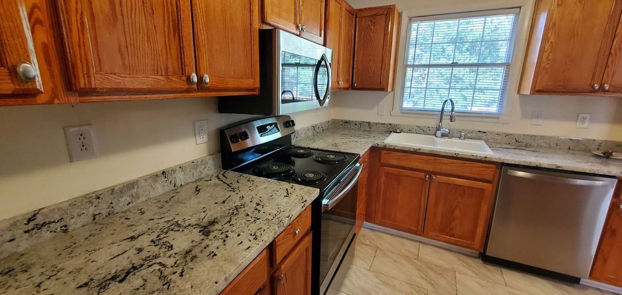 7402 Brigmore Dr - Photo 4 of 36