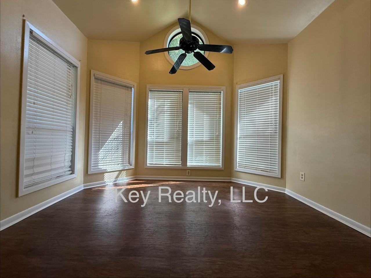5563 Downing St - Photo 2 of 5