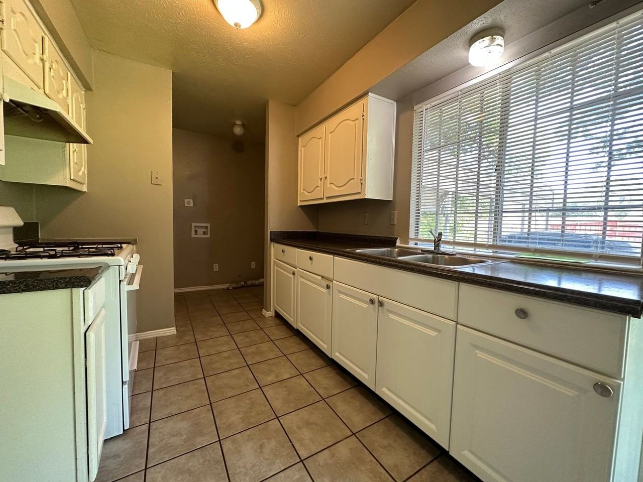 7445 Hillstar Cir - Photo 2 of 15