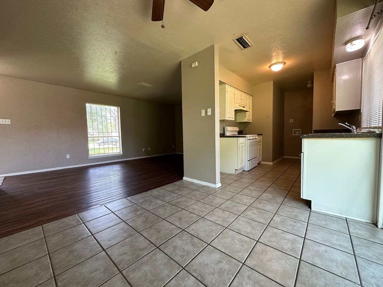 7445 Hillstar Cir - Photo 3 of 15