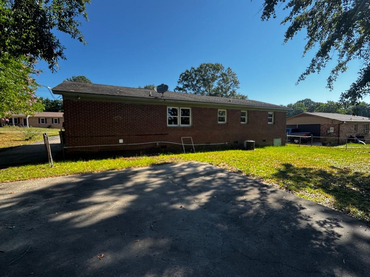 1416 Lenoir Dr - Photo 3 of 25