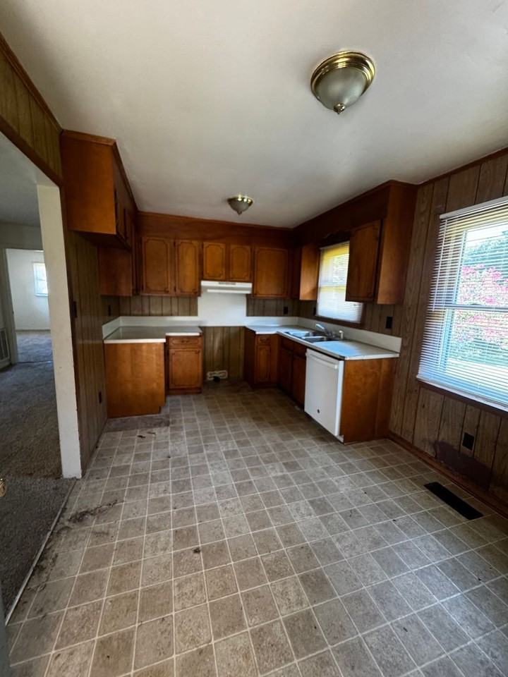 585 Winter Park Dr - Photo 4 of 18