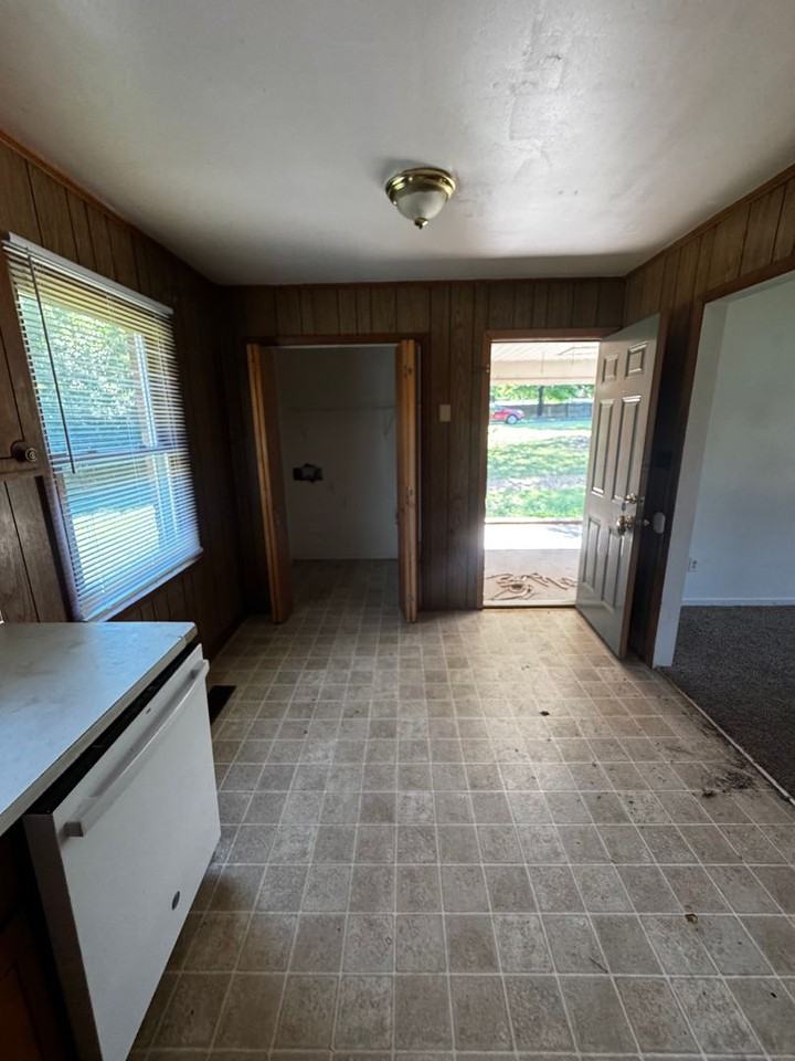585 Winter Park Dr - Photo 5 of 18
