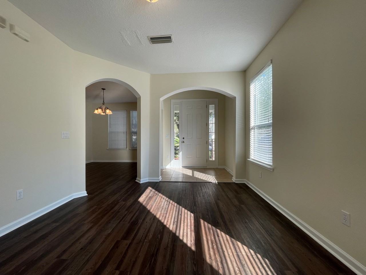 3125 E Banister Rd - Photo 3 of 31