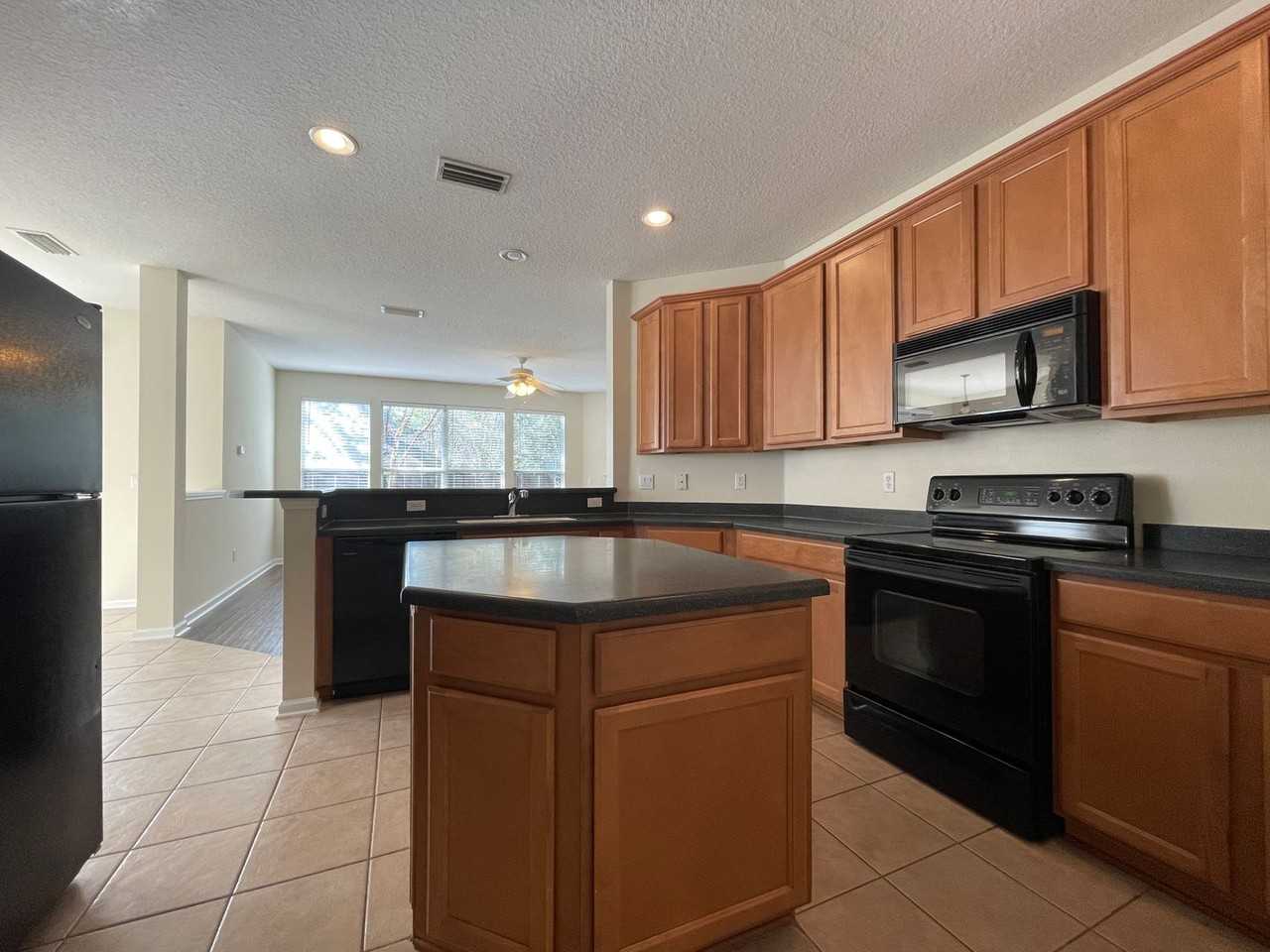 3125 E Banister Rd - Photo 7 of 31