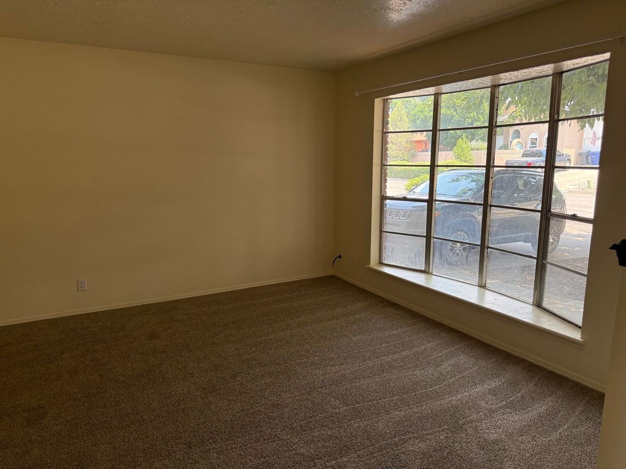8201 Portales St Ne - Photo 2 of 24