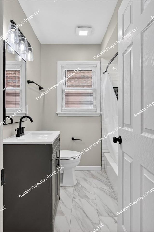 18500 Archdale St - Photo 4 of 30