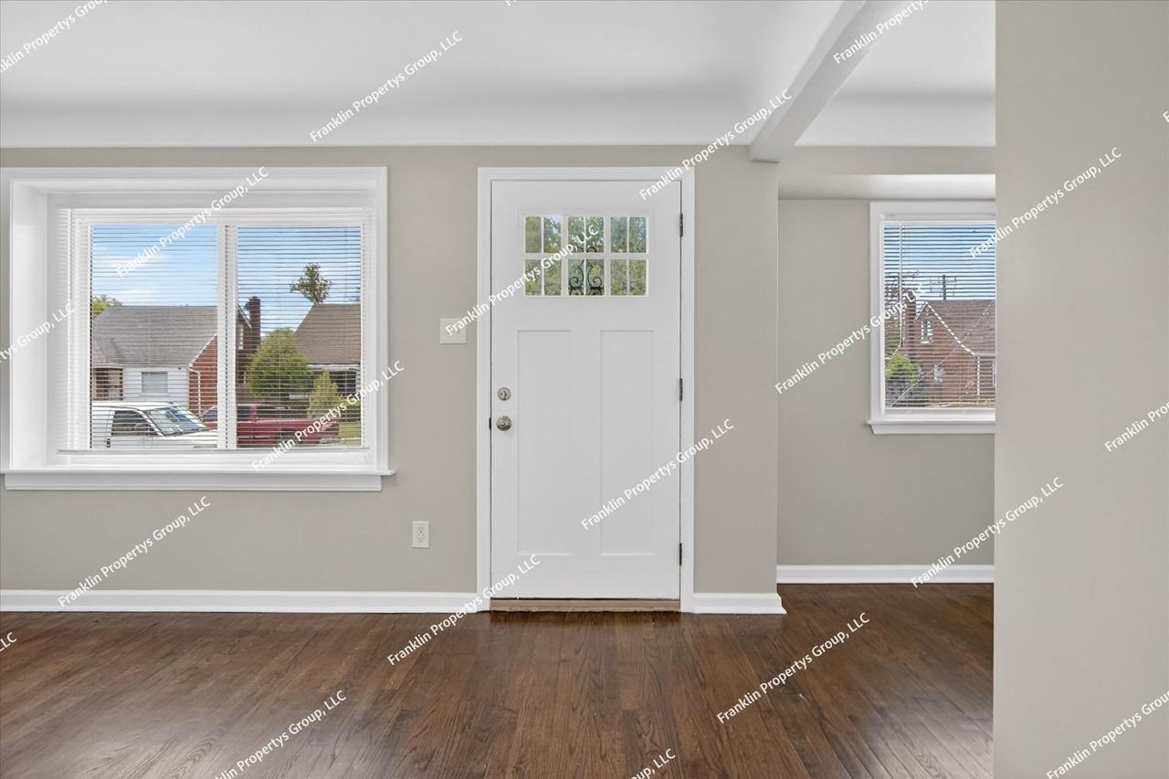 18500 Archdale St - Photo 5 of 30