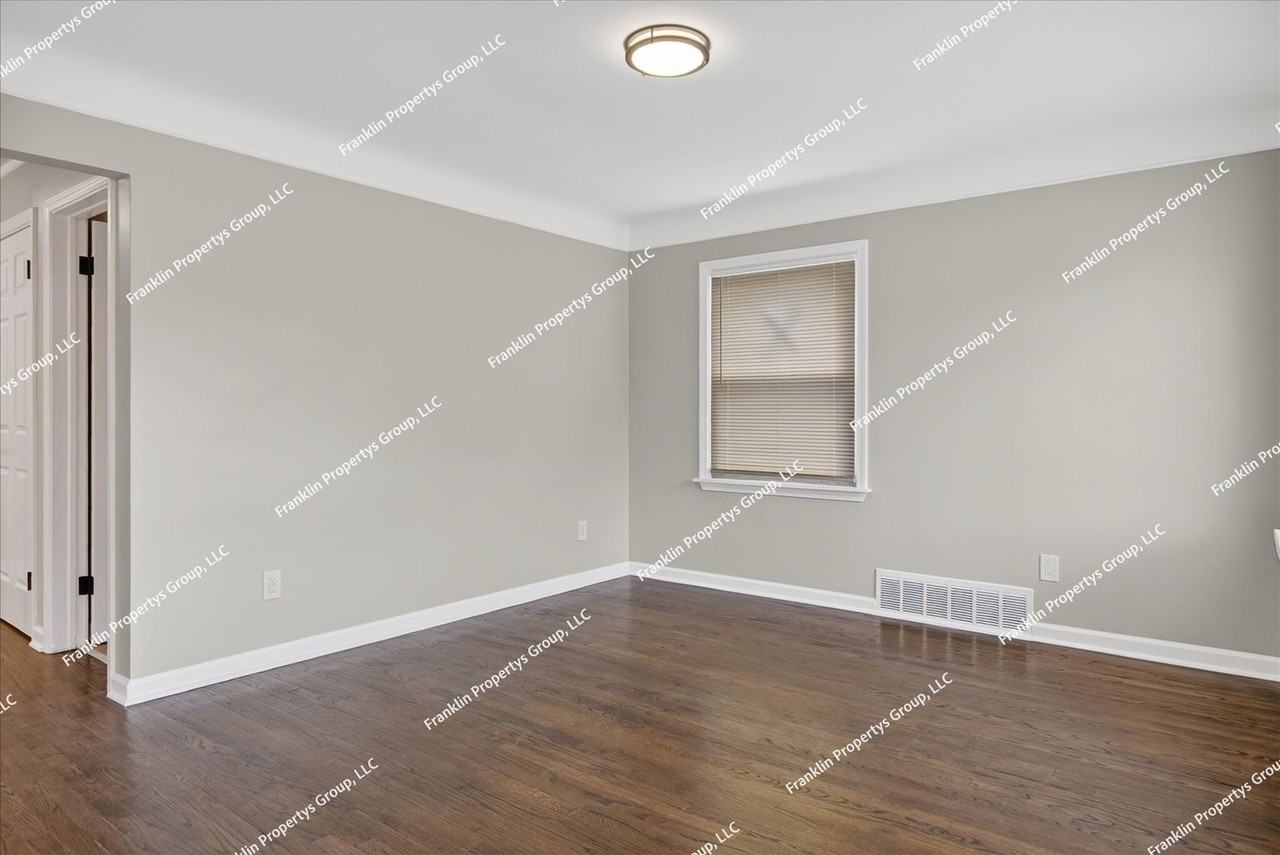 18500 Archdale St - Photo 6 of 30