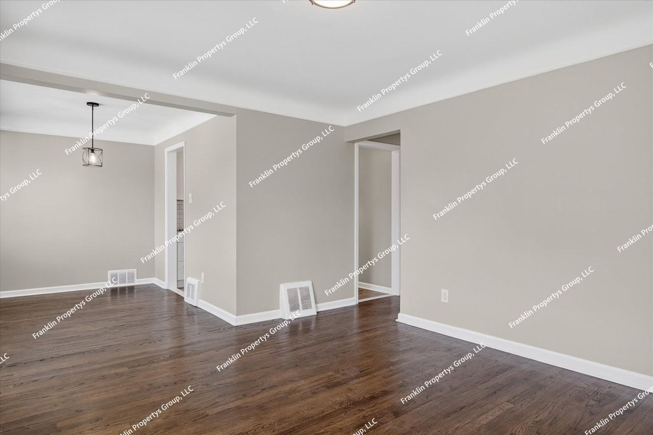 18500 Archdale St - Photo 7 of 30