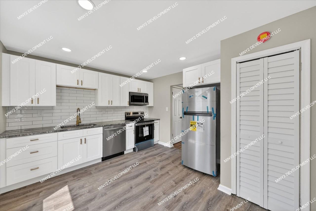 24273 Lauren Ave - Photo 2 of 26