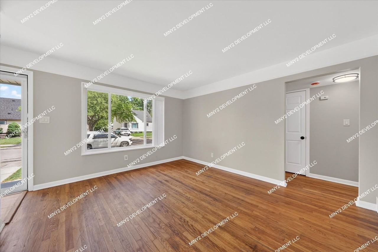 24273 Lauren Ave - Photo 4 of 26
