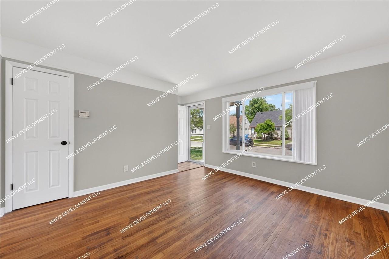 24273 Lauren Ave - Photo 5 of 26