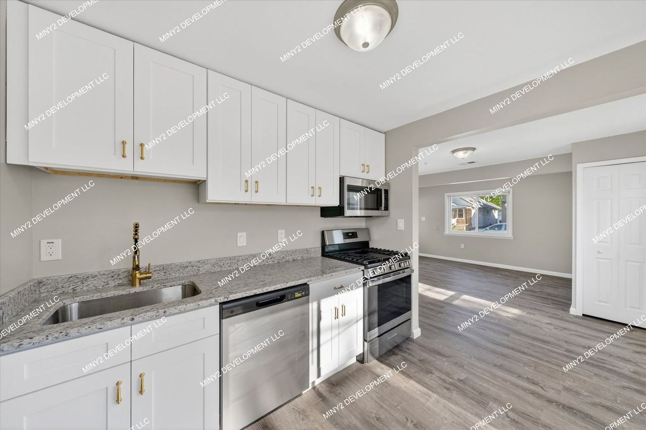 12862 Georgiana Ave - Photo 5 of 27