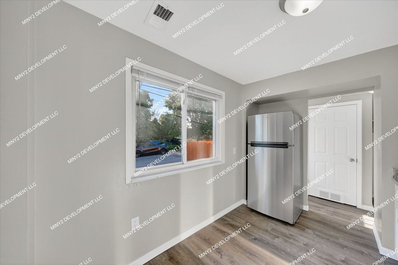 12862 Georgiana Ave - Photo 6 of 27