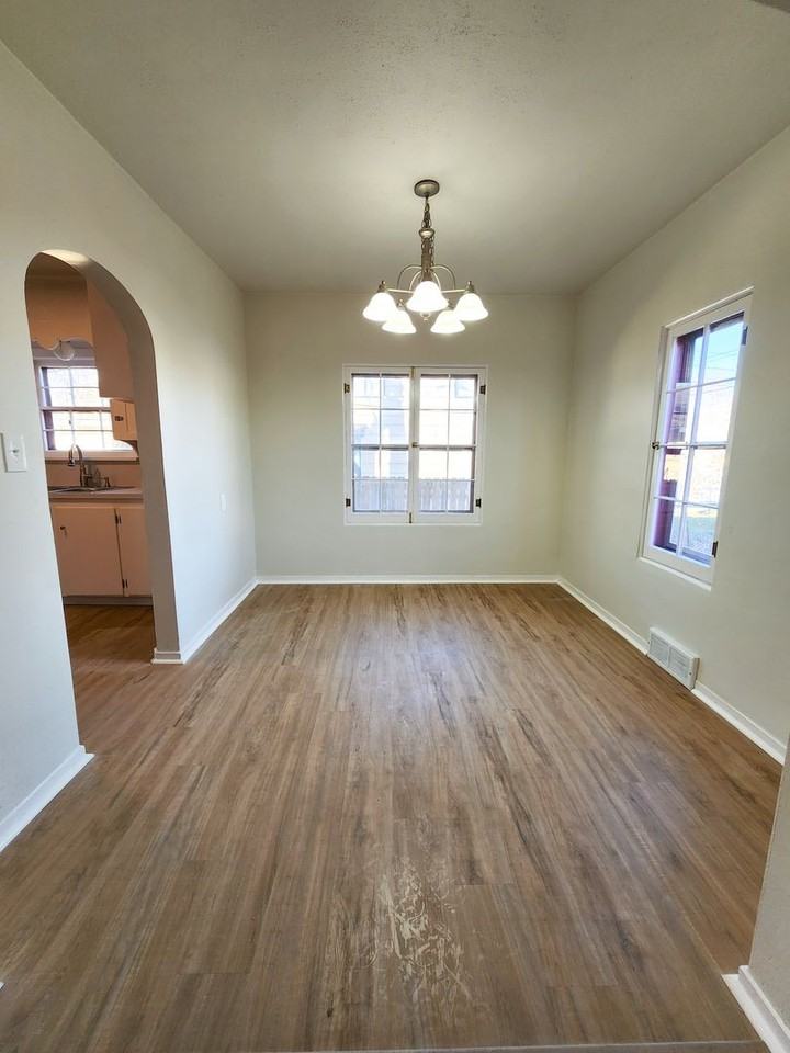 1007 S Ivy St - Photo 6 of 16